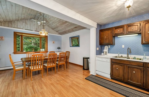 Meredith House | Patrician Shores Winnipesaukee Water Access Home Sleep 10