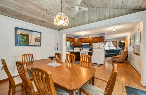 Meredith House | Patrician Shores Winnipesaukee Water Access Home Sleep 10