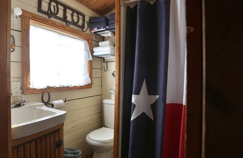 Pipe Creek Cabin | Patriot Cabin at Country Accent Antiques Pipe Creek, TX.