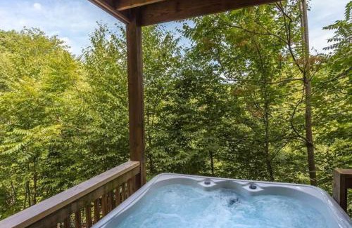 Gatlinburg - Pigeon Forge House | Patriotic Cabin Close to Pigeon Forge and Gatlinburg