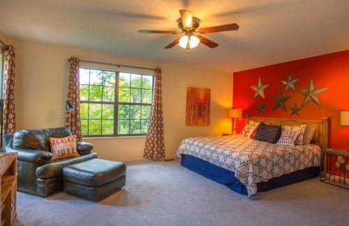 Gatlinburg - Pigeon Forge House | Patriotic Cabin Close to Pigeon Forge and Gatlinburg