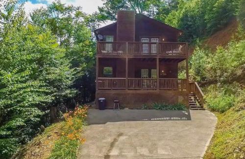 Gatlinburg - Pigeon Forge House | Patriotic Cabin Close to Pigeon Forge and Gatlinburg