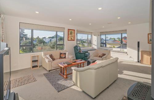 Pauanui House | Pauanui Hangar Retreat - Pauanui Holiday Home