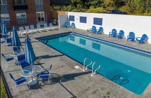 Gilford Apartment | Paugus Bay Condo Close to it All