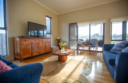 Waterhouse House | Paula's Place 8 Ti Tree Close Robe
