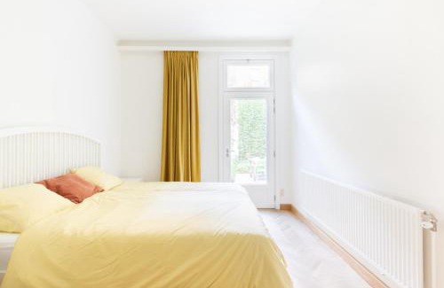 Seefhoek Apartment | Pauline Loveling apartment with quiet garden and 2 bathrooms