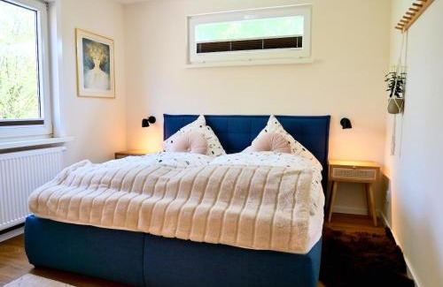 Braunlage Apartment | Pavillon Am Kurpark - Top bewertet von Familien! Zentral, modern, ruhig - mit Balkon, Grill, Parkplatz, Wallbox und inklusive Wäschepaket