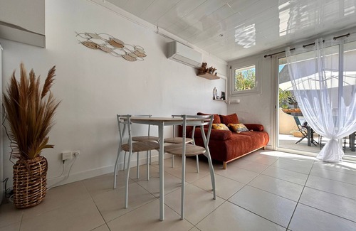 Saint-Pierre-la-Mer Cabin | Pavillon Saint Pierre La Mer. Les Animaux de Compagnie Sont les Bienvenus 🙂
