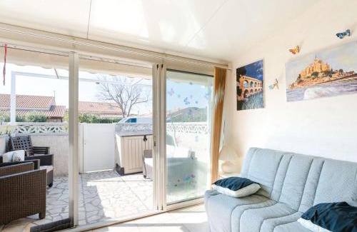 Les Ayguades Villa | Pavillon Studio Mezzanine Climatisé avec Piscine et WIFI, Proche Plage à Gruissan - FR-1-409-240