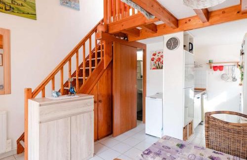 Les Ayguades Villa | Pavillon Studio Mezzanine Climatisé avec Piscine et WIFI, Proche Plage à Gruissan - FR-1-409-240