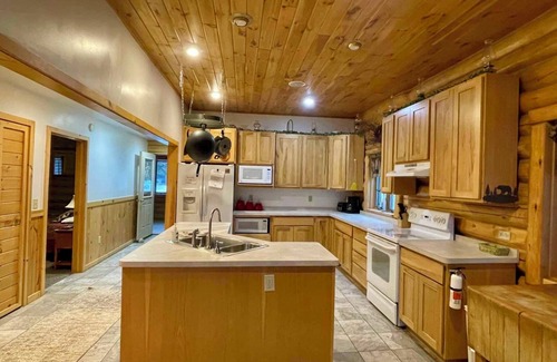 Drummond House | Paw Point Lodge on Drummond Island