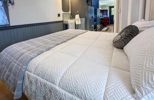 Port Angeles Apartment | Paw Railway Getaway