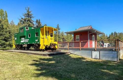 Port Angeles Apartment | Paw Railway Getaway