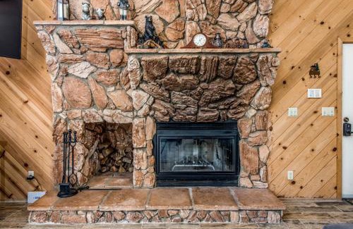 Shaver Lake House | Paw's Cabin