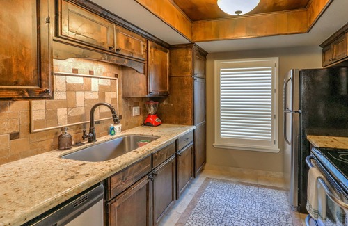 South Padre Island Condo | 🐾 Paws & Relax: Save 10% on 7+ Nights at Pet-Friendly Athena Ares!