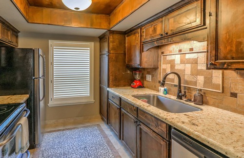South Padre Island Condo | 🐾 Paws & Relax: Save 10% on 7+ Nights at Pet-Friendly Athena Ares!