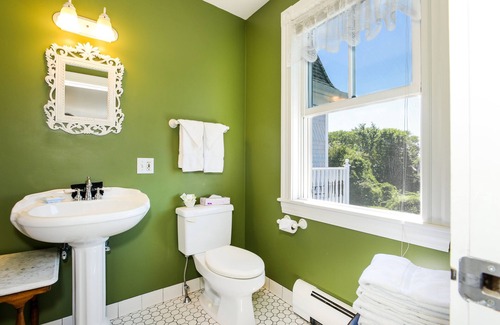 Block Island Bed & Breakfast | Payne's Harbor View Inn
