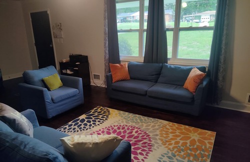 Gracewood House | Peace and Privacy in a Cozy Modern Home close to amenities