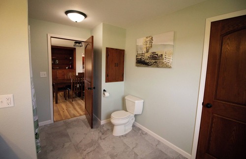 Cascade Other | Peace and quiet, family friendly location - King bed!