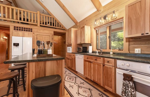 Arkdale Cabin | PEACE AND QUIET SAND VALLEY Spacious log home with tranquil lake view