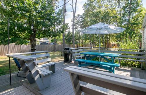Wellfleet House | Peace and Quiet & Spacious Back Deck