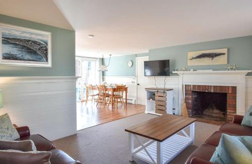 Wellfleet House | Peace and Quiet & Spacious Back Deck
