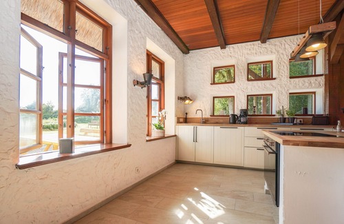 Gnarrenburg Cottage | Peace and quiet under thatched roof with sauna, whirlpool and fireplace