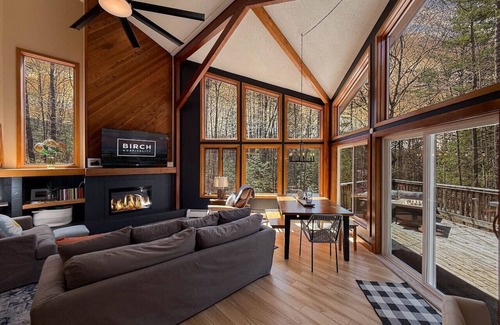 North Conway House | Peace In The Pines | Private North Conway Retreat