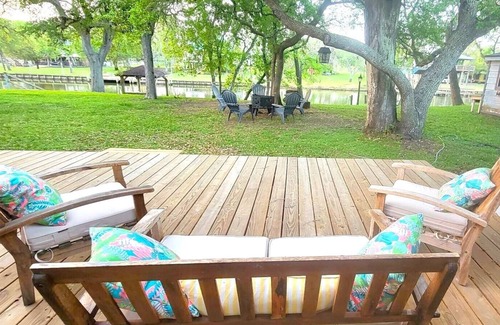 Cedar Lane House | Peace, luxury and fishing under 100 year old oaks