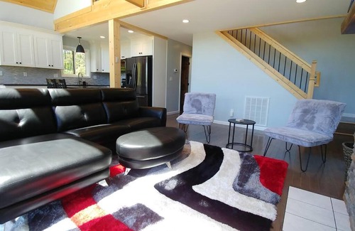 Bryson City House | Peace of Heaven ~ Modern Chic Cabin w/Majestic Mountain Views