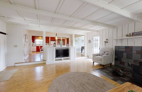 Townsend House | Peace of Paradise: Free Attraction Tickets, Hot Tub & Secluded Mountain Views