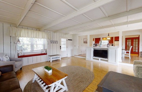 Townsend House | Peace of Paradise: Free Attraction Tickets, Hot Tub & Secluded Mountain Views