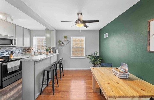 St. Louis Hills Apartment | Peace & Quiet In STL *Free Parking*