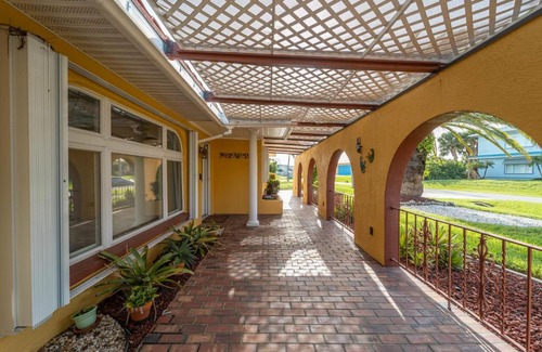 Harbour Heights House | Peace River Retreat Waterfront w Heated Pool