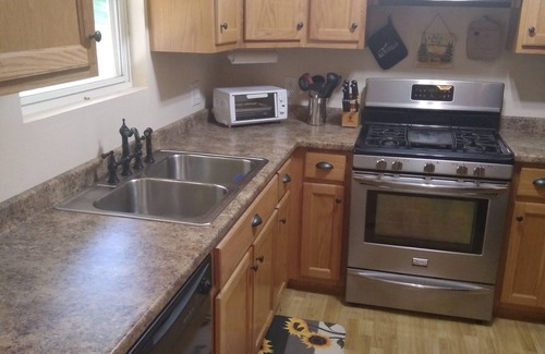 Hayesville Cabin | Peaceful 2/2 cabin, with 4 person Spa, Large covered porch, fire pit and more.