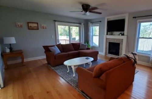Town of Hastings House | Peaceful 2-bedroom town house with fireplace