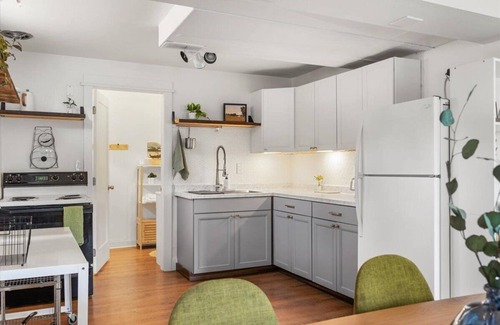Central - Terry Apartment | Peaceful 2-bedroom apartment across from Pioneer park w/WiFi in Billings