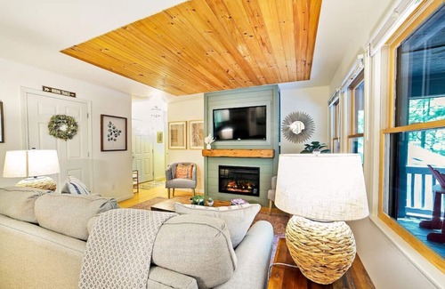 Saluda Cabin | Peaceful 2 bedroom cabin with indoor fireplace!