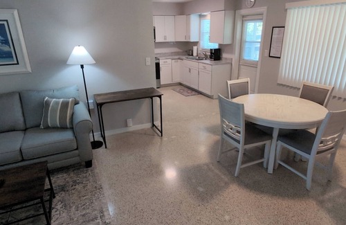 Largo House | Peaceful 2-bedroom house with AC in Largo