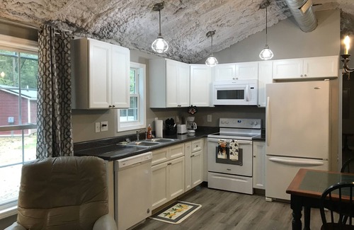 Pittsburg Cottage | Peaceful 2Bedroom, 1.5Bath Cottage near Wood Creek Boat Dock