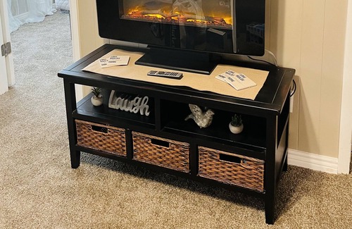 Dupont Apartment | Peaceful 3 bedroom Farmhouse by Denver Airport (Pet Friendly)
