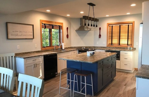Oconto House | Peaceful 3 bedroom cottage with loft on the west shore of Green Bay.