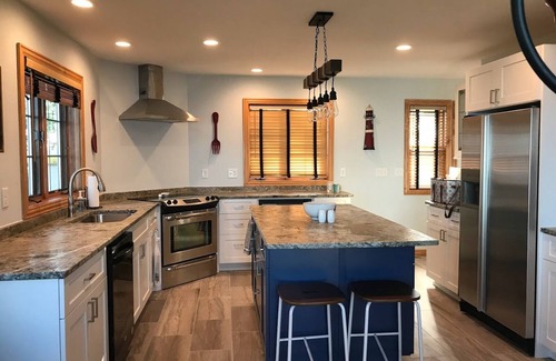Oconto House | Peaceful 3 bedroom cottage with loft on the west shore of Green Bay.