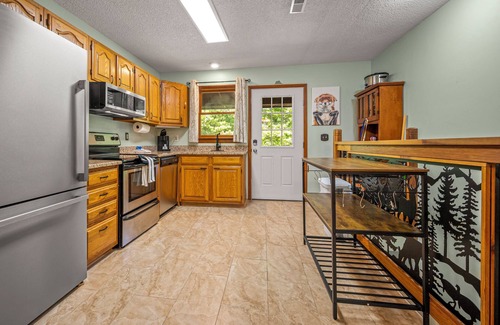 Lake Lure Cabin | Peaceful 3 bedroom family mountain getaway in the trees!