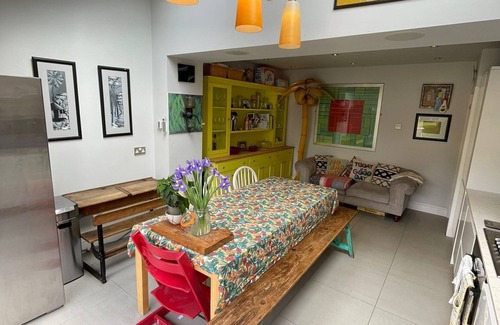 London Borough of Bromley House | Peaceful 3 bedroom house in Bromley with off street parking and private garden