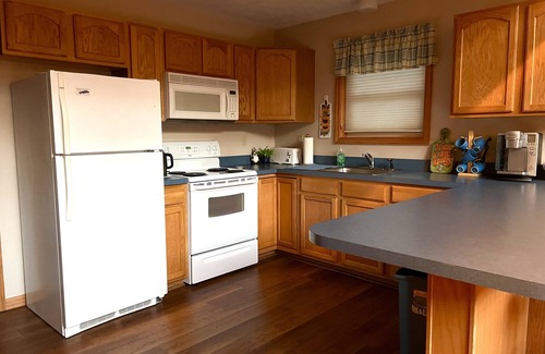 Pocono Lake Cabin | Peaceful 3-bedroom Cabin Near Lakes & Ski Resortsn