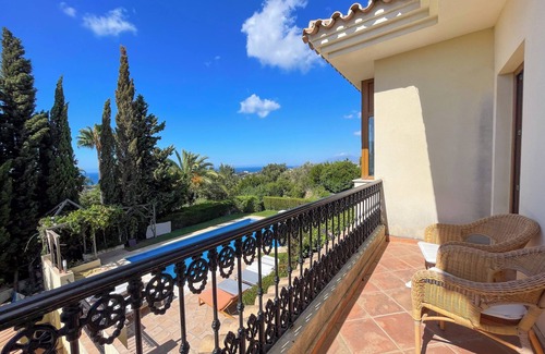 Urbanizacion el Rosario Villa | Peaceful 4-bedroom Marbella villa. Outstanding views, grand piano, large garden.