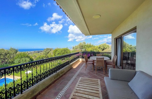 Urbanizacion el Rosario Villa | Peaceful 4-bedroom Marbella villa. Outstanding views, grand piano, large garden.