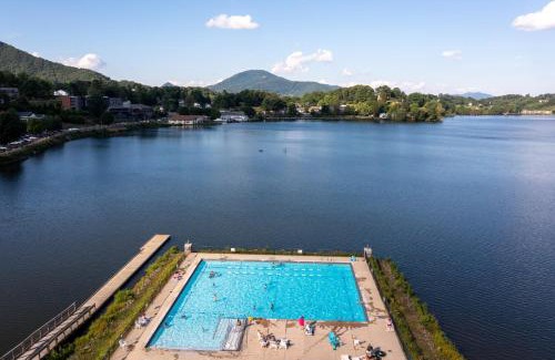 Lake Junaluska Apartment | Peaceful Abode