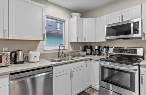University Area House | Peaceful Anchorage Stay Near Ocean & Attractions